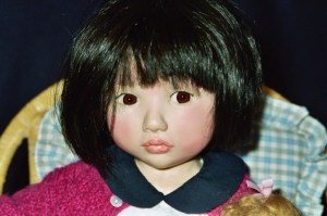 petite fille eurasienne création 1997